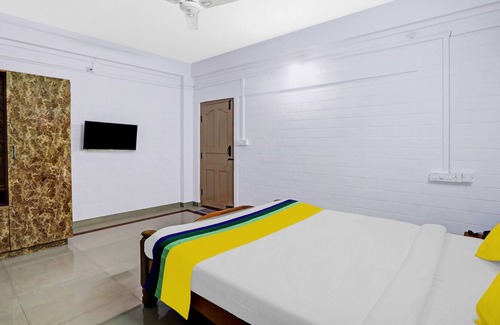 Mahadevpet Hotel | Itsy By Treebo - Iha Comforts With Mountain View