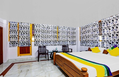 Mahadevpet Hotel | Itsy By Treebo - Iha Comforts With Mountain View