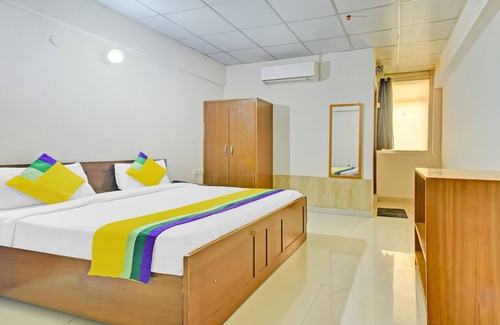 Dehradun Hotel | Itsy by Treebo - Paras Tower
