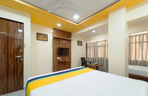 Hadapsar Hotel | Itsy Hotels Anand Executive, Near Amanora