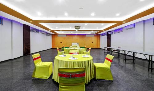 Mathura Hotel | Itsy Hotels Anjali Mahal, 500 Mtrs From Mathura Railway Station