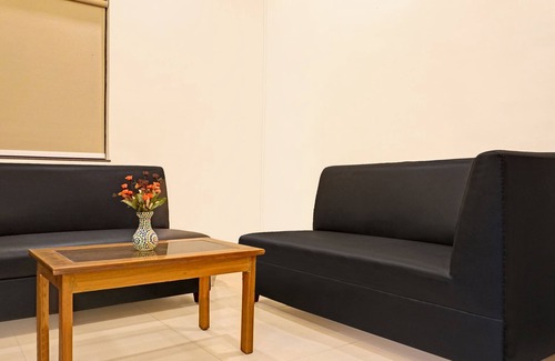 Aundh Hotel | Itsy Hotels Crown Inn