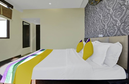 Bemloi Hotel | Itsy Hotels Crystal Palace Shimla With Valley View