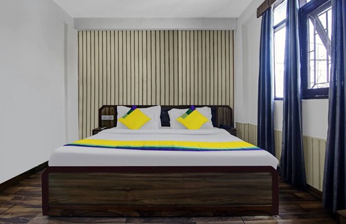 Bemloi Hotel | Itsy Hotels Crystal Palace Shimla With Valley View