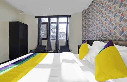 Bemloi Hotel | Itsy Hotels Crystal Palace Shimla With Valley View
