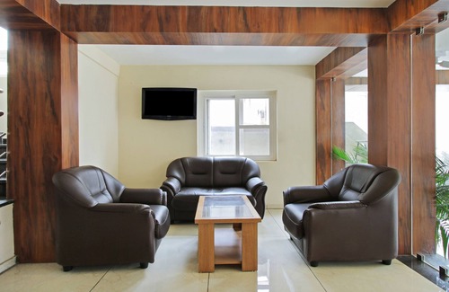 Gandhipuram Hotel | Itsy Hotels Jansi Residency