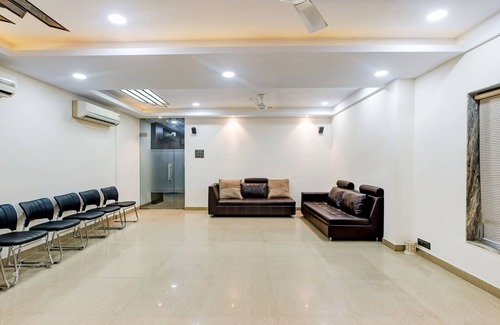 Bhowanipore Hotel | Itsy Hotels Neeranand Plaza