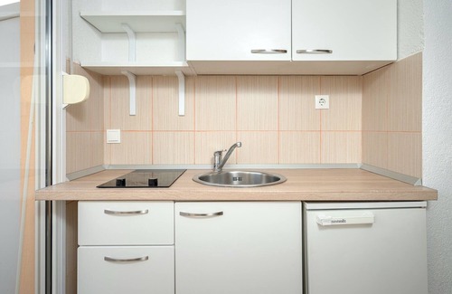 Ivan Dolac Apartment | Ivan Dolac Azure Horizon Beach Apartments - One Bedroom Apartment with Balcony and Side Sea View