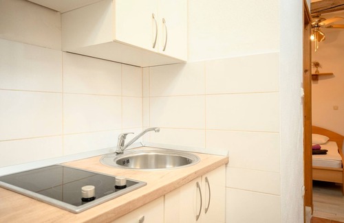 Ivan Dolac Apartment | Ivan Dolac Azure Horizon Beach Apartments - One Bedroom Apartment with Balcony and Side Sea View