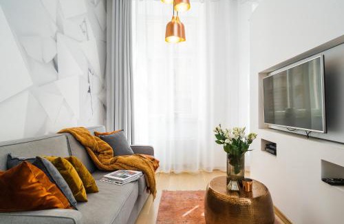 Stare Miasto Apartment | Ivory Apartment - LoftAffair