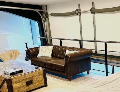Neuwied Apartment | Ivory (car) loft/Carloft