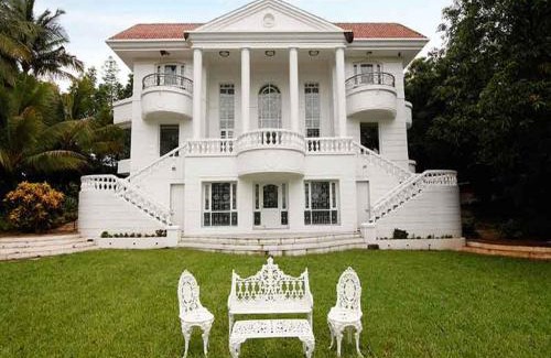 Khalapur Villa | Ivory Crest by StayVista - Mountain-view villa with Pool, Garden & Snooker table