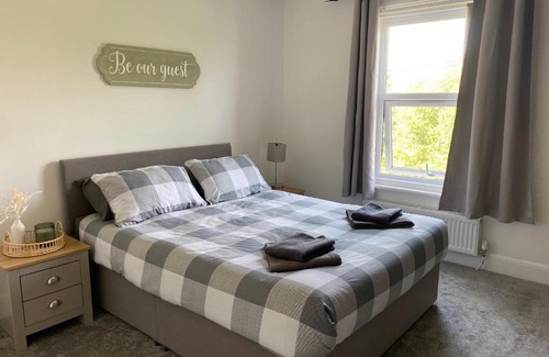 Caister-on-Sea House | Ivy Coastal Cottage