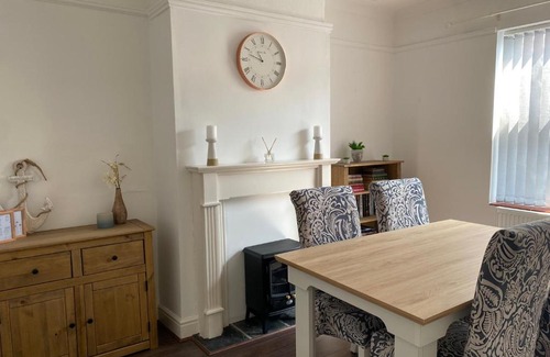 Caister-on-Sea House | Ivy Coastal Cottage