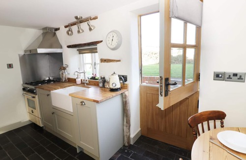 Moreton Cottage | IVY COTTAGE, pet friendly, luxury holiday cottage in Malvern