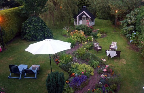 Killarney Cottage | Ivy Cottage steps from Killarney National Park & Killarney Town Centre