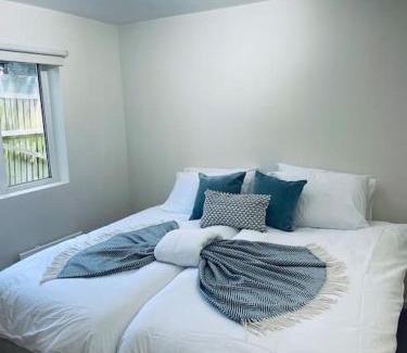 Golders Green Apartment | Ivy Cottage Two Bedroom & Garden in Temple Fortune