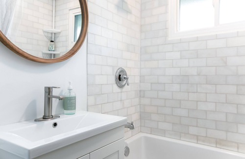 South Bend House | Ivy Hill is freshly updated 1.5 miles from Notre Dame, & Downtown South Bend