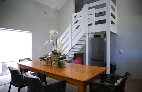Somerset West Apartment | IVY HOUSE - Super- Spacious - Spot - Somerset West