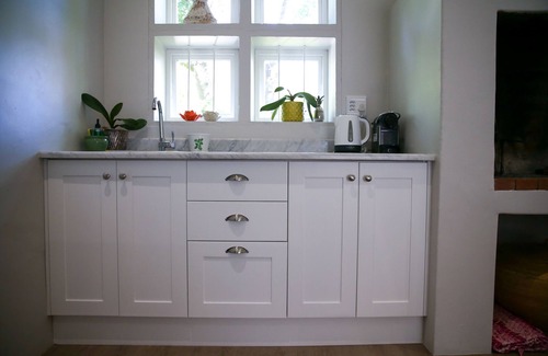 Somerset West Apartment | IVY HOUSE - Super- Spacious - Spot - Somerset West