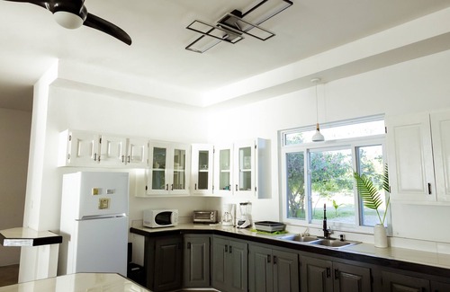 Whitehouse Apartment | Ivy's Cove - Luxury Villa with private beach