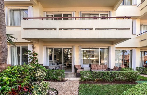 Centro - Supmza 001 Condo | Ixchel Beach Hotel. Steps away from North Beach