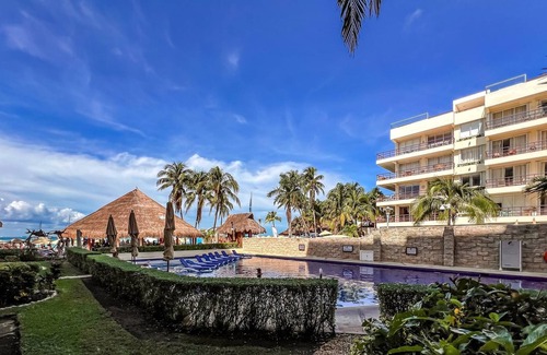 Centro - Supmza 001 Condo | Ixchel Beach Hotel. Steps away from North Beach