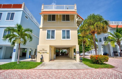 Marathon Villa | iykyk WTF! ELEVATOR~TIKI BAR~BOAT SLIP on site! MOON DECK/POOL~GULF FRONT BABY!