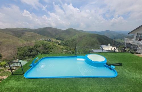 Pirmed House | Izzat Inn Pool Villa Parunthumpara