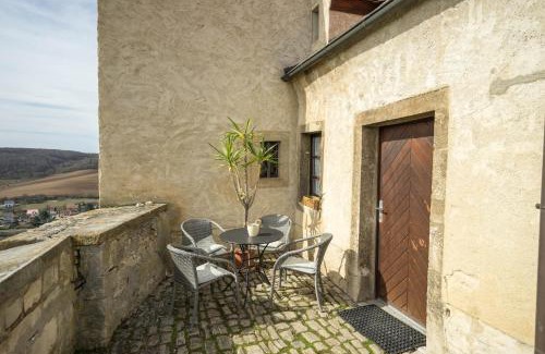 Großjena Apartment | Jägerhaus auf Schloss Neuenburg
