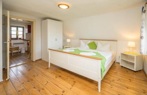 Großjena Apartment | Jägerhaus auf Schloss Neuenburg