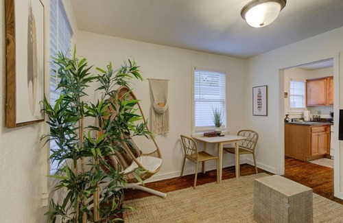 Midtown Apartment | J 86 · Gated Cottage Community! Ideal Midtown spot