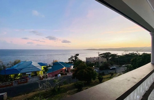Scarborough House | J'adore Suites - King Bed