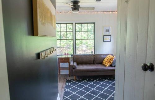 East Memphis House | J Birds' Cottage Midtown Memphis