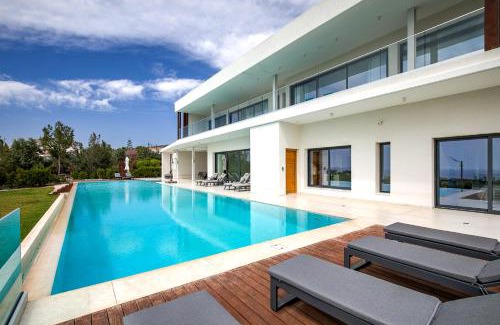 Peyia Town Bed & Breakfast | J&C Villa Resort Seacave