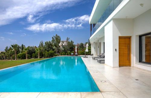 Peyia Town Bed & Breakfast | J&C Villa Resort Seacave