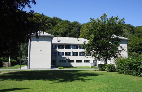 Bohan House | J-Club De Knapzak/La Besace