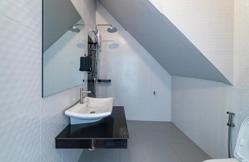 Betong Villa | J Cube Betong - Private House