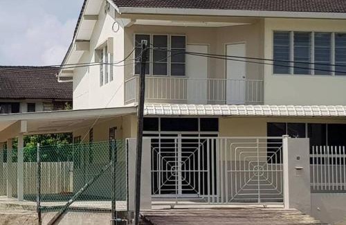 Sibu House | J & I Homestay