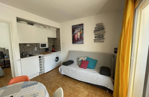 Roses Town Center Apartment | J23. Apartment with community pool