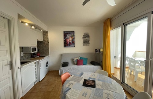 Roses Town Center Apartment | J23. Apartment with community pool