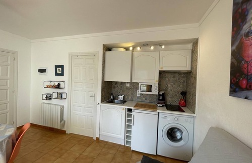 Roses Town Center Apartment | J23. Apartment with community pool