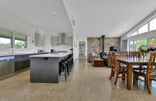 Calare House | Jabulani - Firepit, 5 Acres, Entertainers Paradise