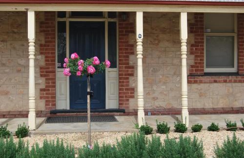 Murray Bridge Apartment | Jacaranda Cottage