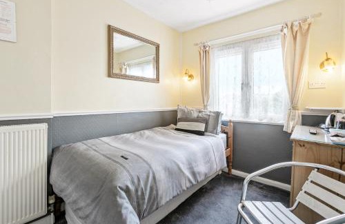 Paignton Bed & Breakfast | Jacaranda Hotel