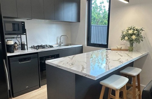 Dudley Park Apartment | Jacaranda Place