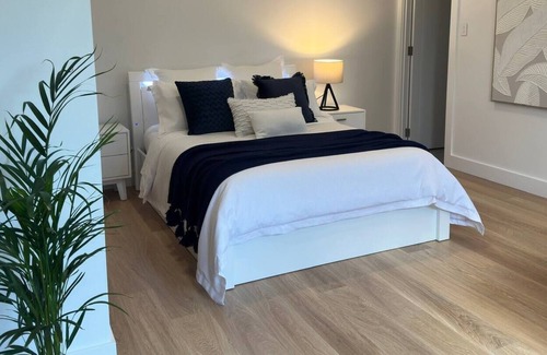 Dudley Park Apartment | Jacaranda Place