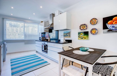 Carvoeiro Apartment | Jack's Beach House,steps from the beach,sea views!