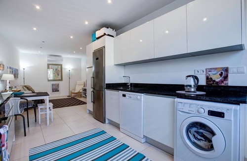 Carvoeiro Apartment | Jack's Beach House,steps from the beach,sea views!
