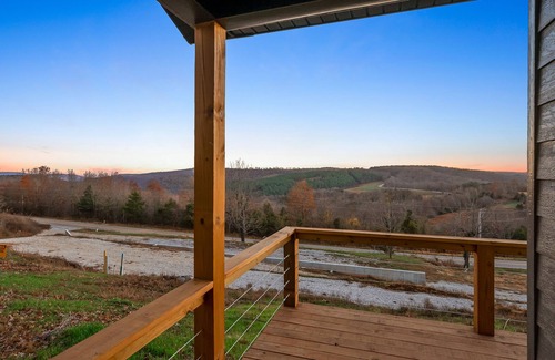 Sand Gap Cabin | Jack's Joint miles of ATV trails, hiking trails, and 20 mins from Buffalo River.
